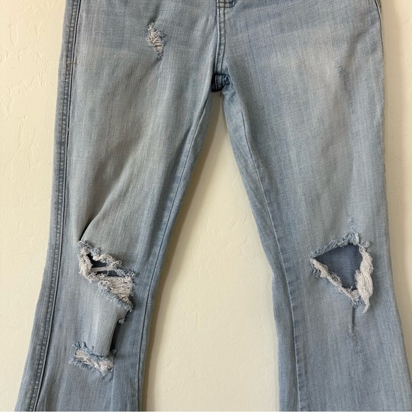 Boho Distressed Light Wash Rough Drop Hem Flare Bell Bottom Jeans Size 7 - Picture 4 of 13
